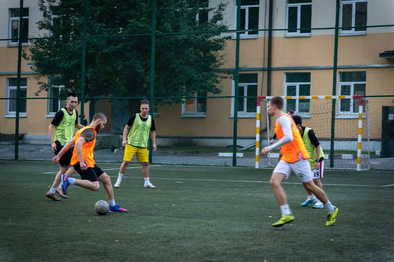 Футбол  (теплое время года)