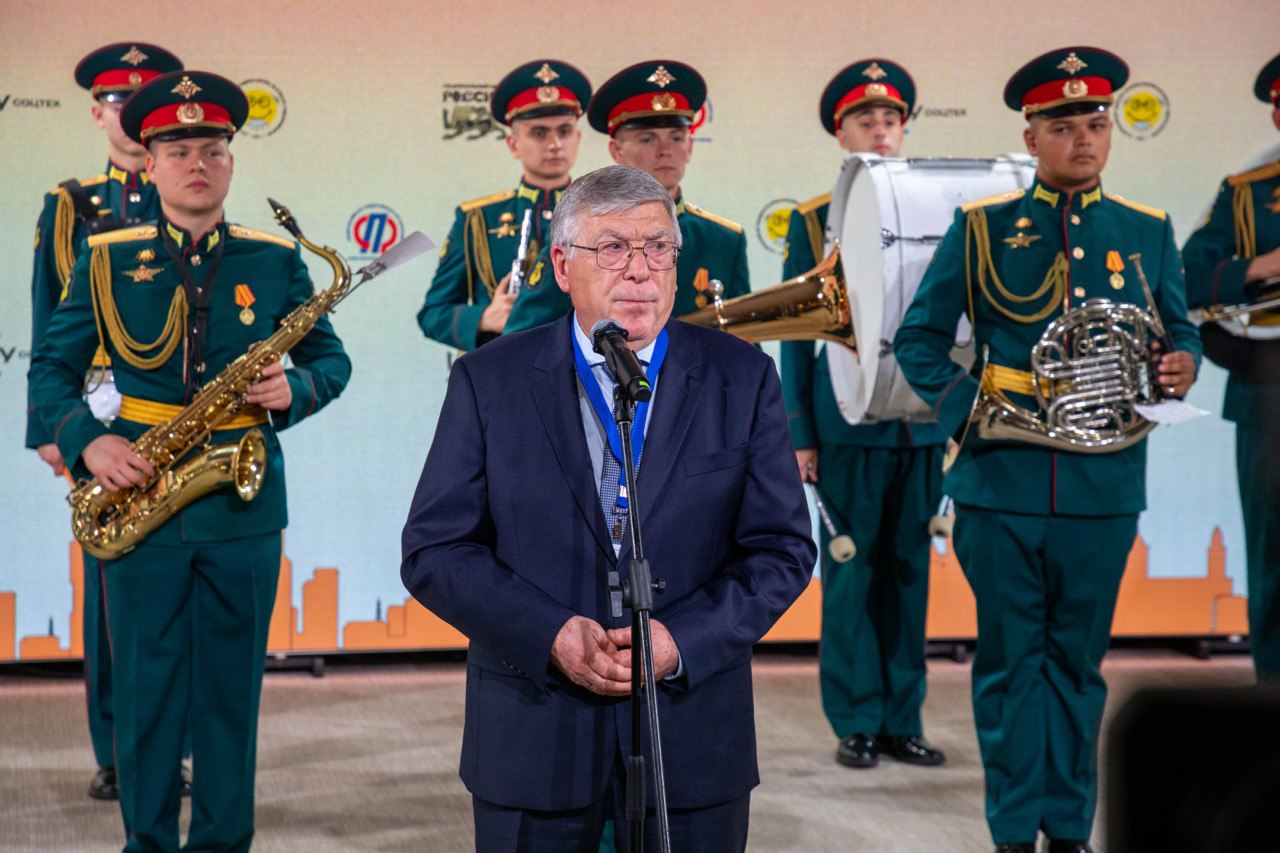 photo_5381886642761102332_y