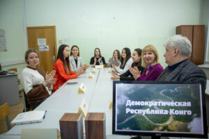"Russia's place in the new world": студенты и преподаватели РГУ СоцТех обсудили международное положение на английском