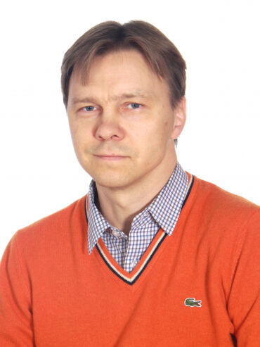 содействует поиску работы, отвечающей получаемой специальности и индивидуальным запросам студента, оказывает комплексную поддержку карьерного развития студентам и выпускникам РГУ СоцТех.