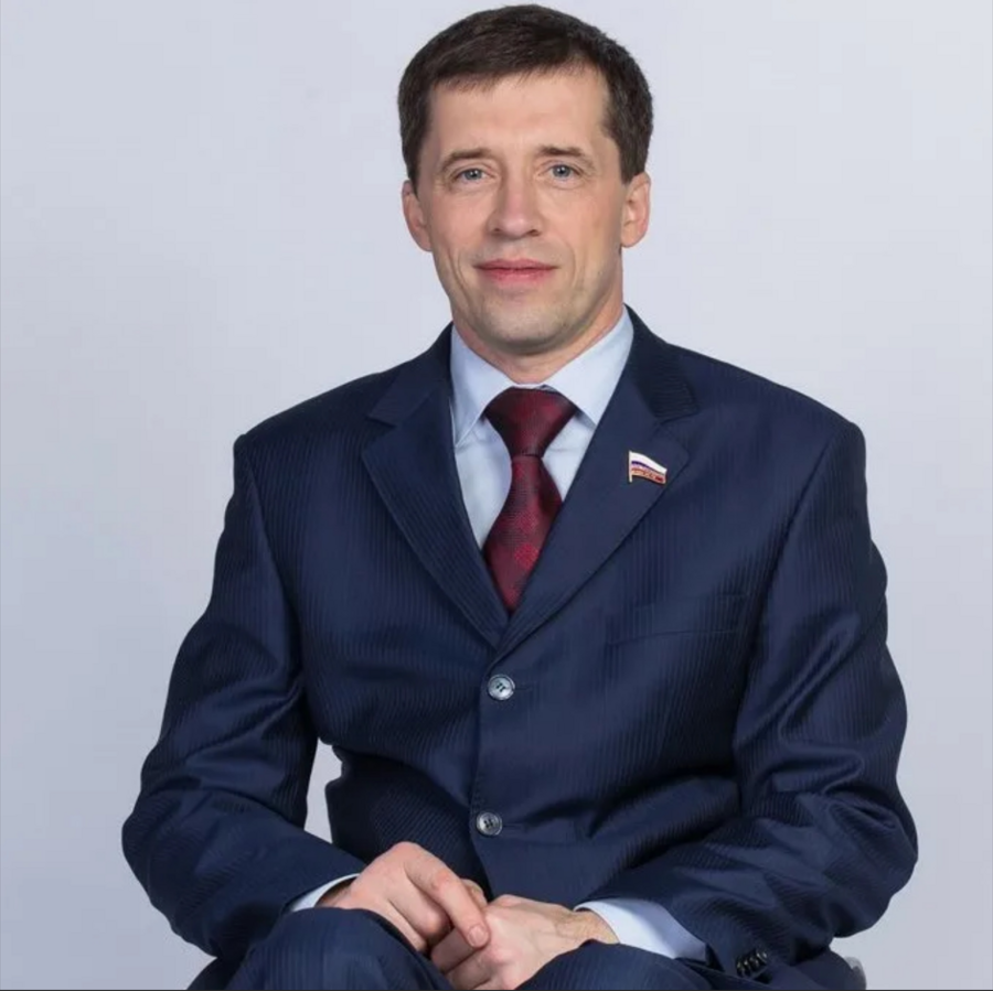 содействует поиску работы, отвечающей получаемой специальности и индивидуальным запросам студента, оказывает комплексную поддержку карьерного развития студентам и выпускникам РГУ СоцТех.